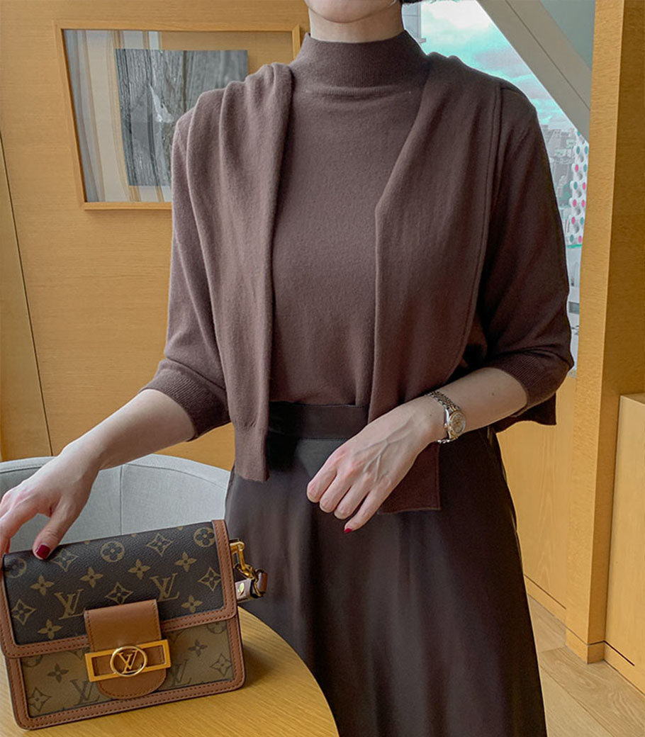 Soft 3-quarter half neck Knit