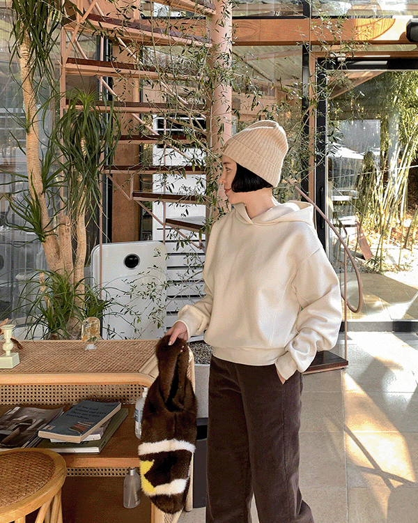 White zipper napping hoodie