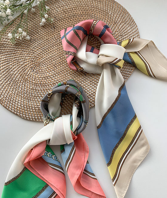chain square scarf