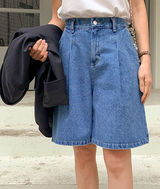 Pin tuck 5-quarter denim pants