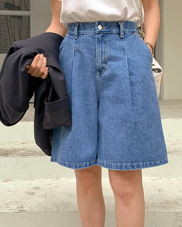 Pin tuck 5-quarter denim pants