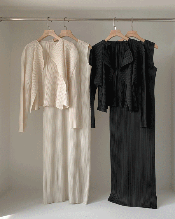 Solid Pleats One Piece
