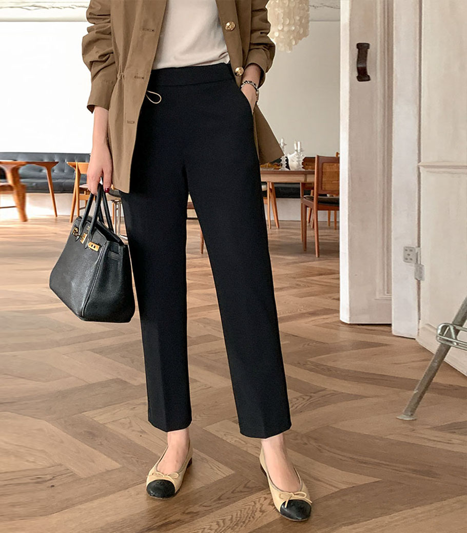 Inter-seasonal straight fit Slacks