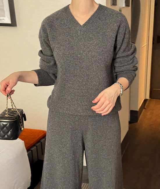Lumi V-neck Knit