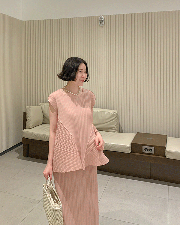 Pleats 훌 Sleeveless shirts