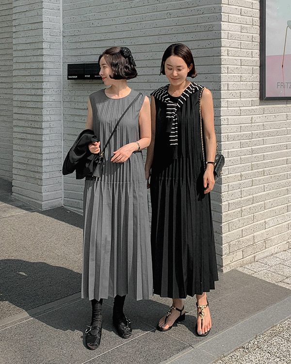 마리 Pleats One Piece