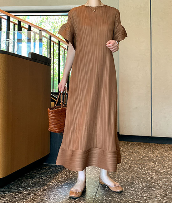 wing Pleats One Piece