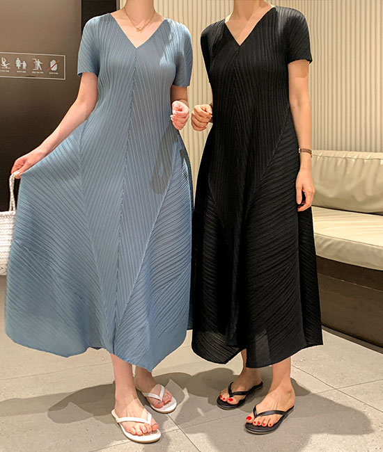 V-neck Pleats One Piece