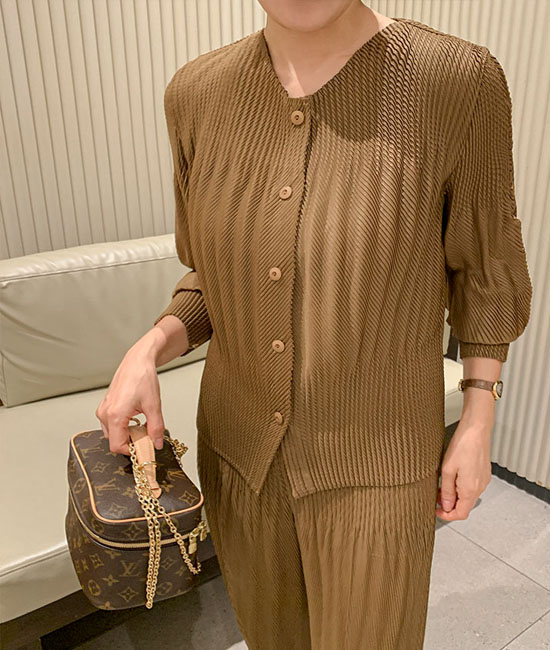 Round Pleats Cardigan