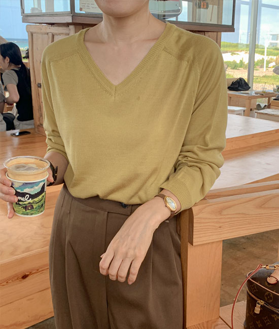 띠어 V-neck Knit