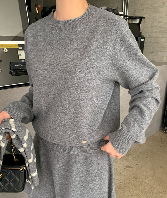 루미 홀가 Long-sleeve Knit
