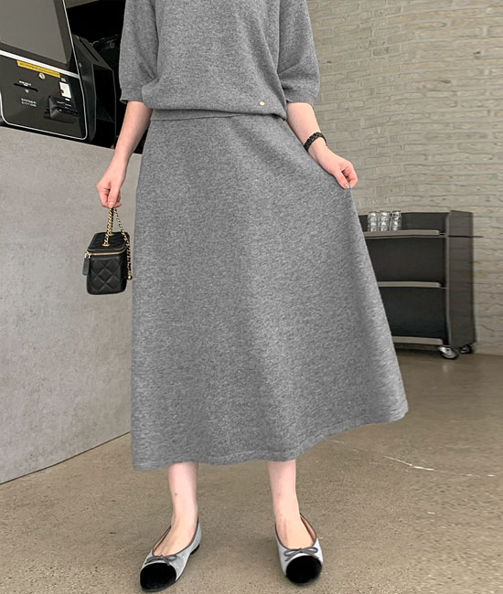 루미 홀가 Flare Skirt