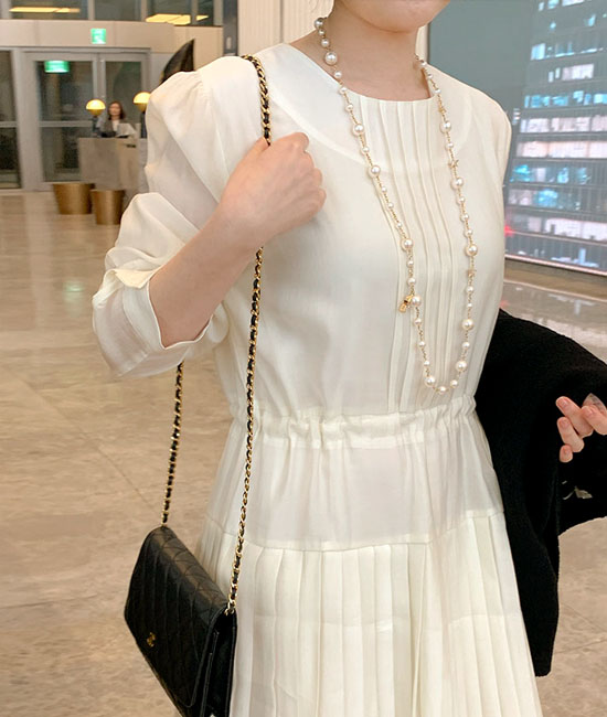 모아 Pleats One Piece