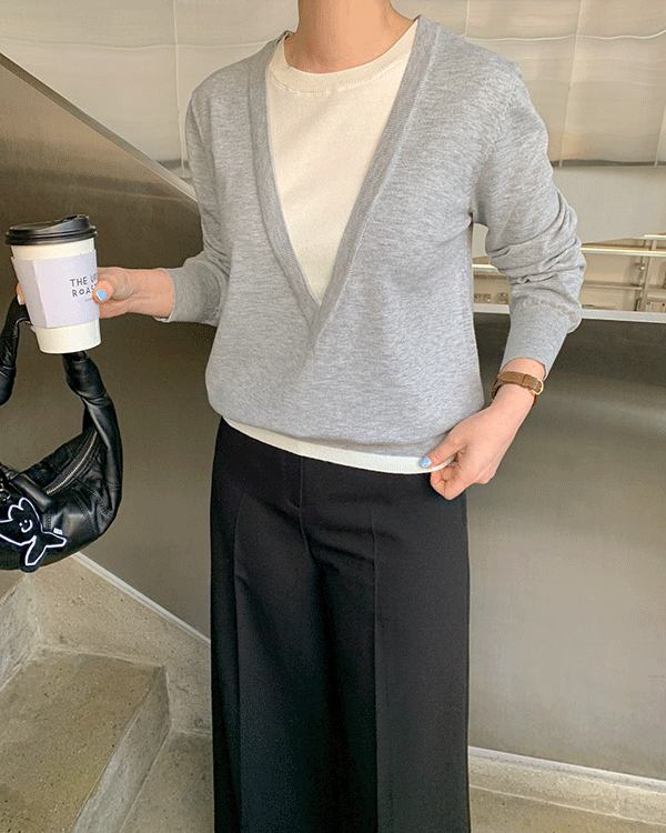 V-neck layered Knit