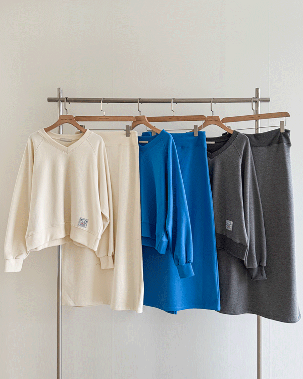 V-neck Man to man Skirt Set