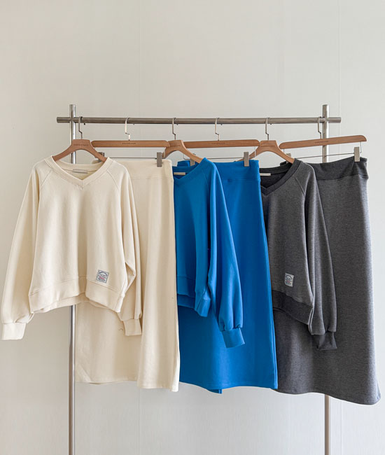 V-neck Man to man Skirt Set