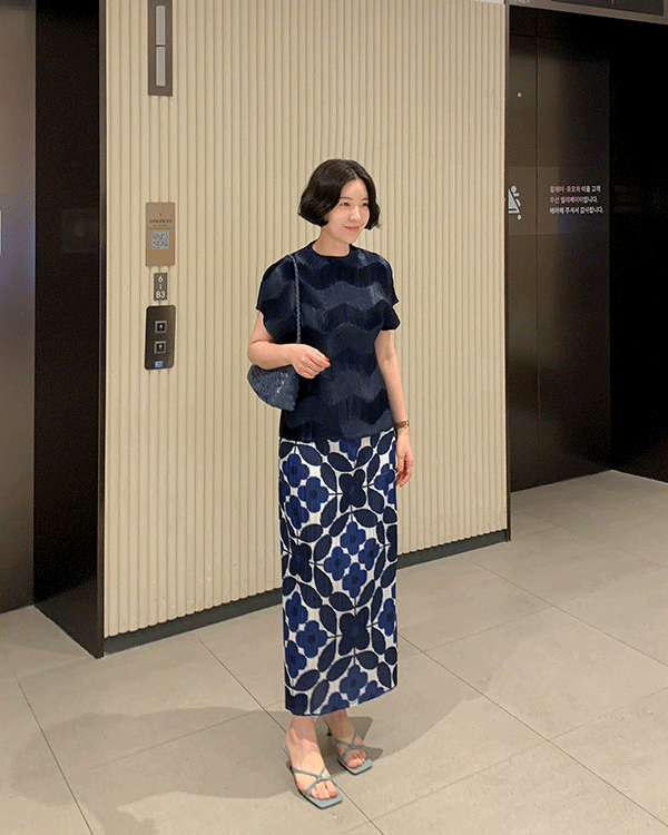 Blue Flower Pleats Skirt